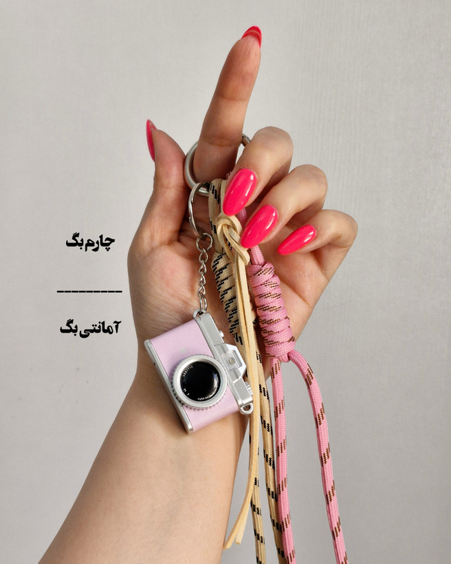 چارم بگ آویز کیف دوربین صورتی