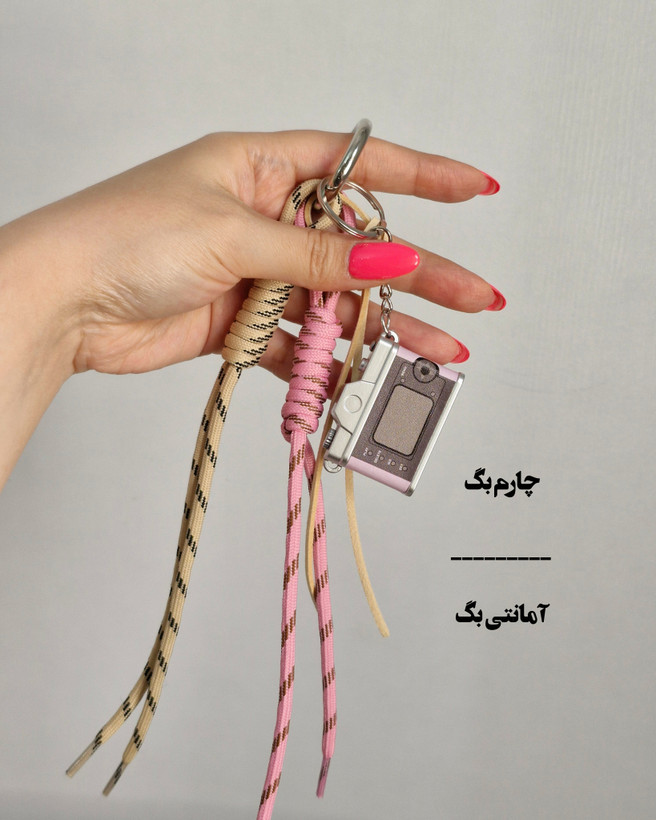 چارم بگ آویز کیف دوربین صورتی