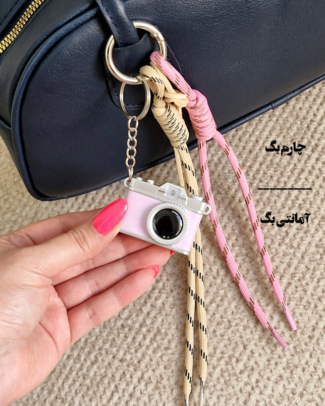 چارم بگ آویز کیف دوربین صورتی