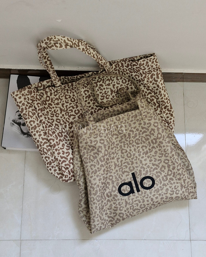 توت بگ الو Alo Yoga توت بگ نادیا